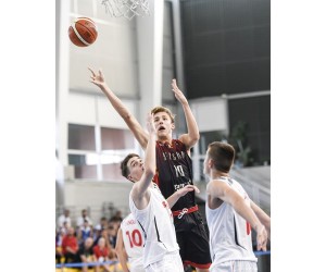 Aaron Verstraete basketball player - SF