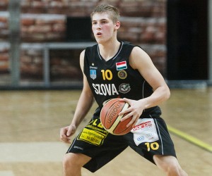 Benedek Varadi basketball player - F