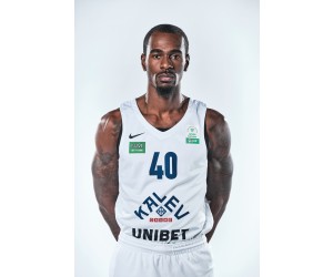 Chavaughn Lewis basketball player photo 2