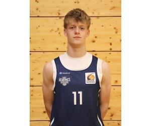 Elias Holt basketball player