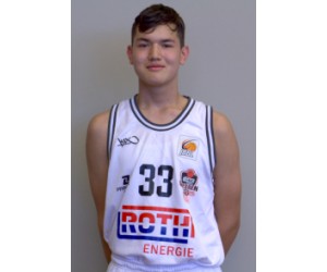 Ezra Hennig basketball player