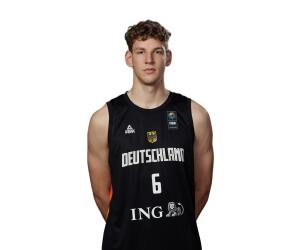 Hannes Steinbach basketball player photo 2
