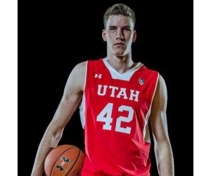 Jakob Poeltl basketball player photo 2