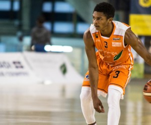 Junior Robinson basketball player photo 1