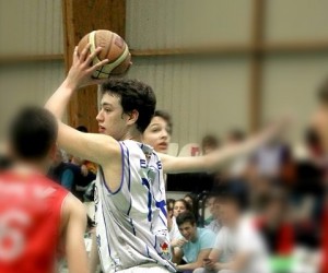 Mikel Sanz Zarandona basketball player - SF