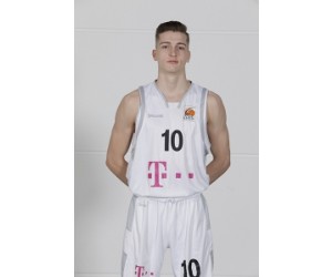 Noah Volzgen basketball player photo 3