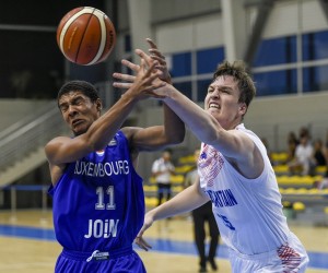 Theo Hughes basketball player - C