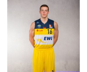 Till Isemann basketball player - C